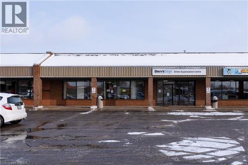 d-320 N Park St, Brantford, ON, N3R4L3 | Card Image