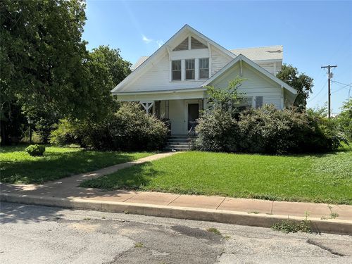 300 E Grand Ave, Comanche, TX, 76442-2482 | Card Image