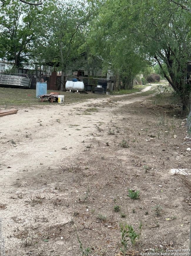429 Wingate St, House other with 2 bedrooms, 2 bathrooms and null parking in La Pryor TX | Image 14