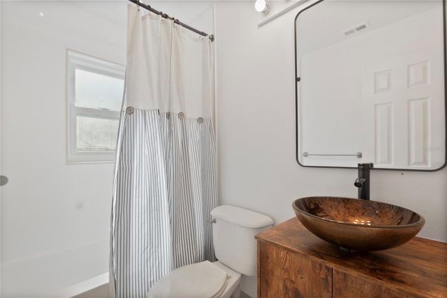Guest bathroom | Image 19