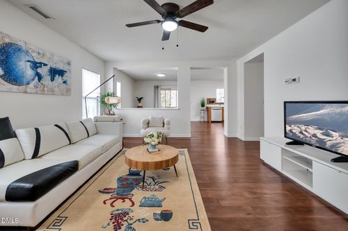 2022 Remington Oaks Cir, Cary, NC, 27519-8744 | Card Image