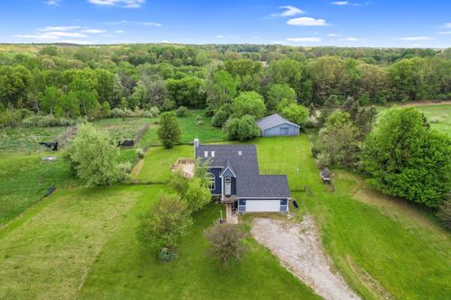19101 Weller Rd, Gregory, MI, 48137-9448 | Card Image