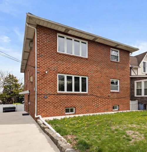 2-184 Central Ln, Secaucus, NJ, 07094-4141 | Card Image