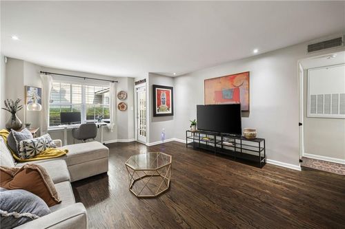 3063 Chastain Park Ct Ne, Atlanta, GA, 30342-3255 | Card Image