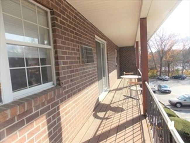 APT-12 - 273 Boston Post Rd E, Condo with 1 bedrooms, 1 bathrooms and 2 parking in Marlborough MA | Image 7