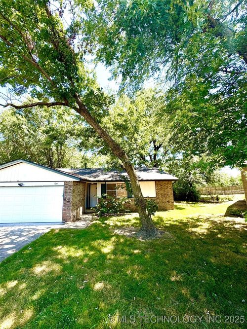 1901 W Vandalia St, Broken Arrow, OK, 74012-5140 | Card Image
