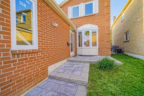 upper-47 Whiteleaf Cres, Scarborough, ON, M1V3G1 | Card Image
