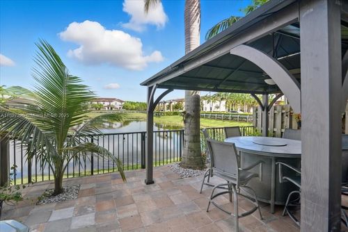 8929 Nw 183rd St, Hialeah, FL, 33018-6568 | Card Image