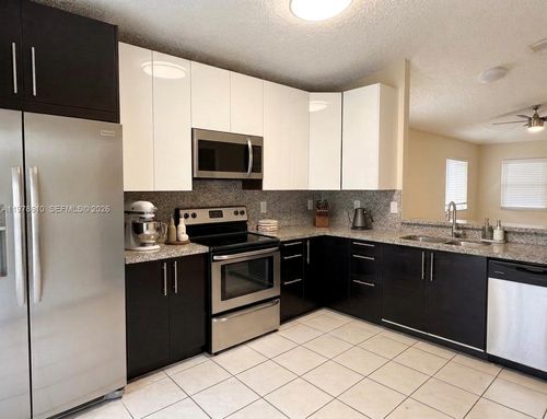 611-611 Nw 208th Cir, Pembroke Pines, FL, 33029-2136 | Card Image