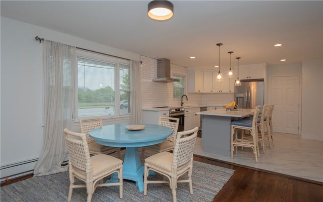 1560 W Main Rd, Home with 3 bedrooms, 1 bathrooms and 4 parking in Middletown RI | Image 9
