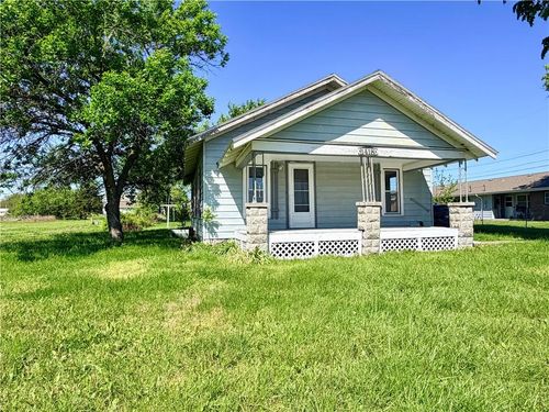 1418 N Cottonwood St, Iola, KS, 66749-2023 | Card Image