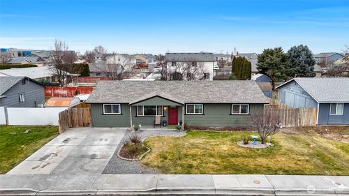 1692 S Wallace St, Moses Lake, WA, 98837-2438 | Card Image