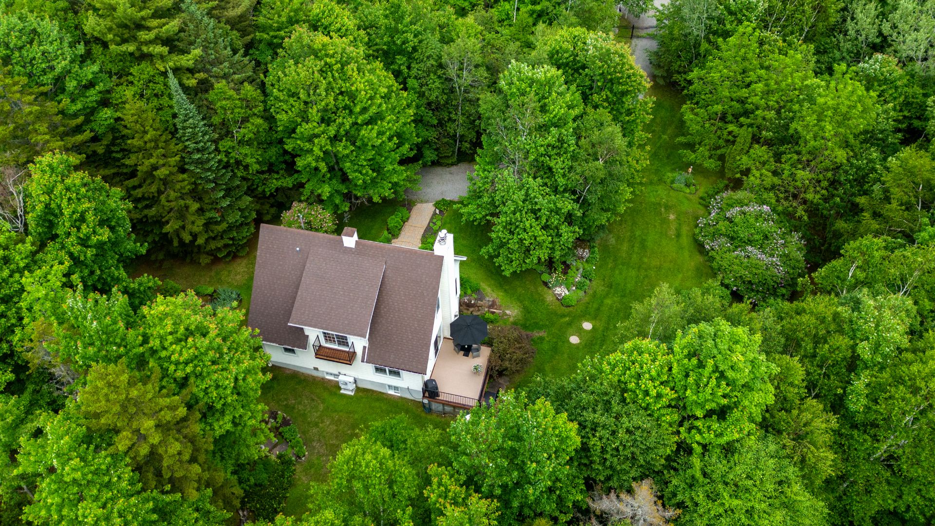 Residential in Sainte-Anne-des-Lacs
