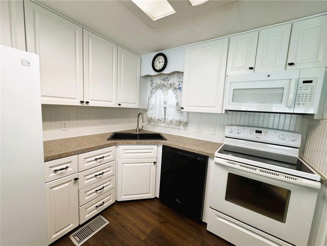 139 Royal Palm Dr, House other with 2 bedrooms, 2 bathrooms and null parking in LEESBURG FL | Image 16