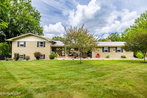418 Belle Meade Dr, Maryville, TN, 37803-6702 | Card Image