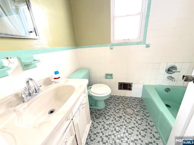 1437 Gehr Pl, House other with 3 bedrooms, 2 bathrooms and null parking in North Bergen NJ | Image 14