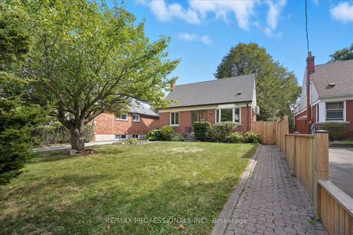 23 Scotswood Rd, Scarborough, ON, M1R3N3 | Card Image