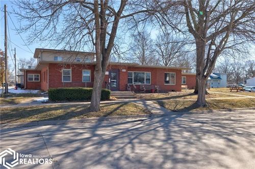 205 N Iowa St, Knoxville, IA, 50138-2833 | Card Image