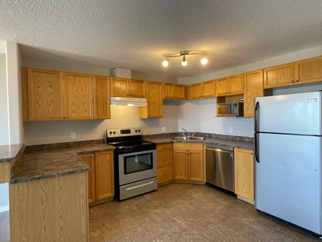 1317 - 330 Clareview Station Dr Nw, Condo with 1 bedrooms, 1 bathrooms and 2 parking in Edmonton AB | Image 4
