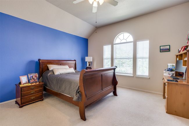 Private upstairs bedroom with ensuite bathroom. | Image 20
