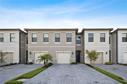 4488 Appleton Cir E, Oakland Park, FL, 33309-1004 | Card Image