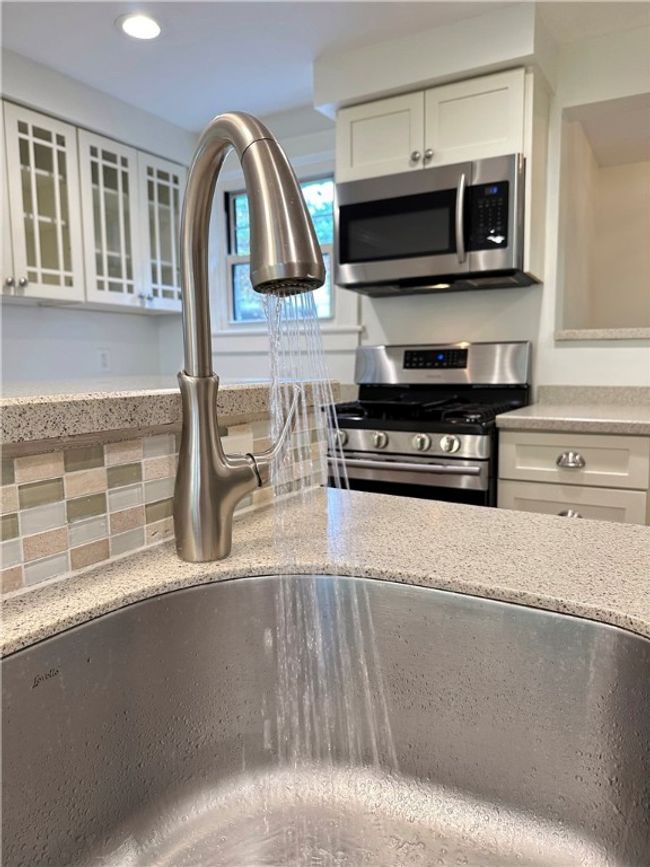 6927 Perrysville Ave, House other with 3 bedrooms, 3 bathrooms and 2 parking in Ben Avon PA | Image 10