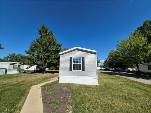 105 Brenthaven St, Elyria, OH, 44035-4716 | Card Image