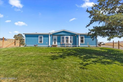 641 Moody Rd, Moxee, WA, 98936-9605 | Card Image