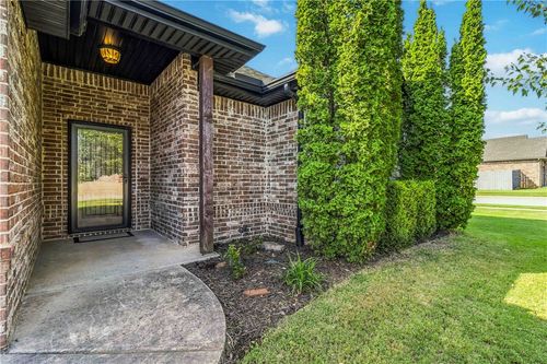 5702 W Red Maple Dr, Rogers, AR, 72758-2000 | Card Image