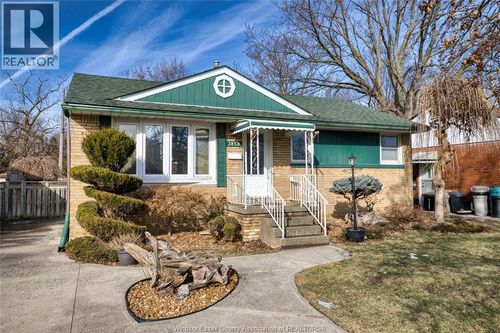 3858 Hillcrest Blvd, Windsor, ON, N9C2E3 | Card Image