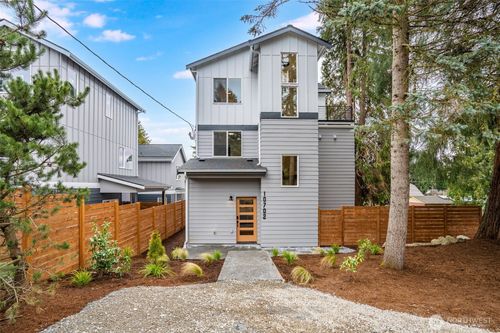 10702 Linden Avenue N, Seattle, WA, 98133 | Card Image