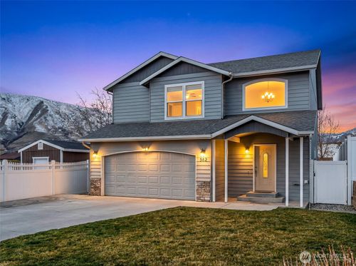 582 S James Ave, East Wenatchee, WA, 98802-5696 | Card Image