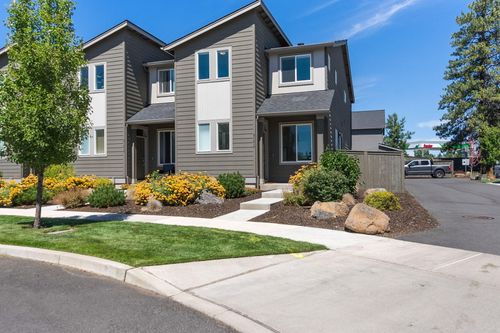 61610 Se Depot Loop, Bend, OR, 97702-3861 | Card Image