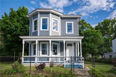 View of front of property featuring a porch | Image 1