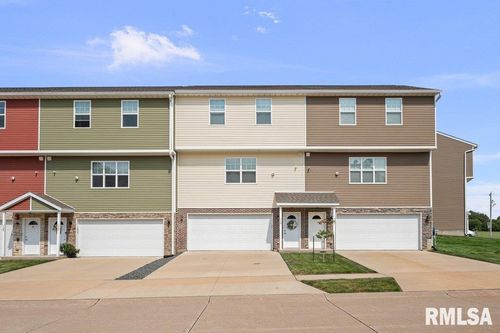 724 Cox Ct, Le Claire, IA, 52753-8007 | Card Image