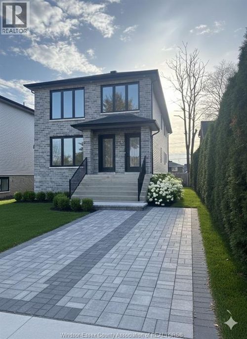 655 Stanley St, Windsor, ON, N8X3B3 | Card Image