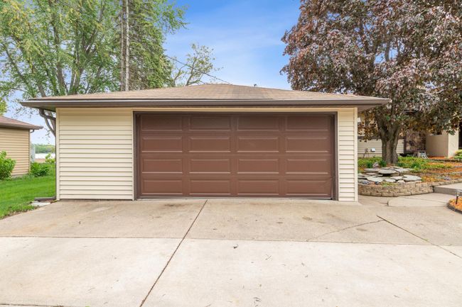 Spacious 2 car garage with a large concrete driveway | Image 35