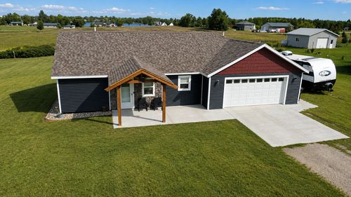 202 Cozy Oak Dr E, Ottertail, MN, 56571-9619 | Card Image