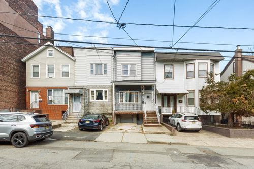 25 Van Reypen St, Jersey City, NJ, 07306-4520 | Card Image