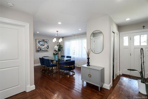 22 Gruber Dr, Glen Cove, NY, 11542-3237 | Card Image