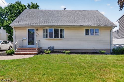 109 Carlson Pkwy, Cedar Grove, NJ, 07009-1118 | Card Image
