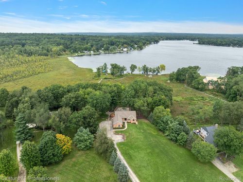 12120 Shaffer Rd, Springfld Twp, MI, 48350-3709 | Card Image