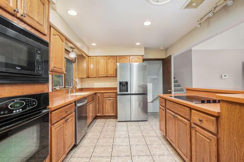 256 Spectacle Dr, Valparaiso, IN, 46383-1063 | Card Image
