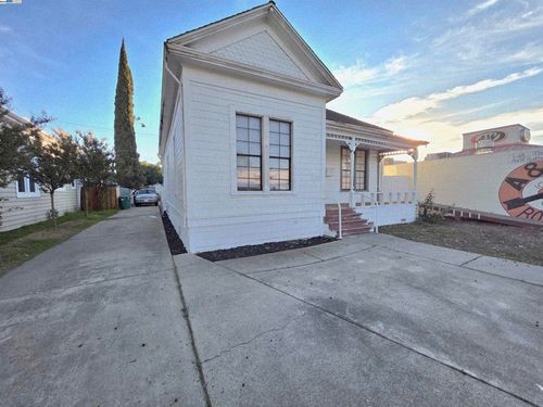 220 E Lodi Ave, Lodi, CA, 95240-2951 | Card Image