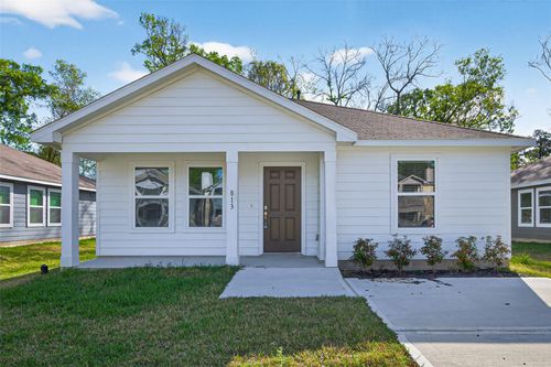 813 Jefferson Ave, Cleveland, TX, 77327-5503 | Card Image