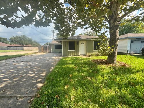2432 38th Ave N, Texas City, TX, 77590-3731 | Card Image