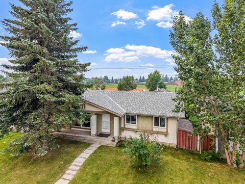227 Manora Cres Ne, Calgary, AB, T2A4S4 | Card Image