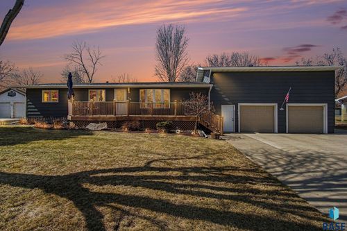 516 S Donaldson St, Luverne, MN, 56156-2244 | Card Image