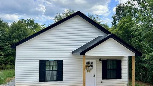 307 Hunter St, Seneca, SC, 29678-3627 | Card Image