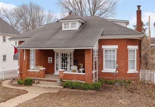 1805 South St, Lexington, MO, 64067-1747 | Card Image